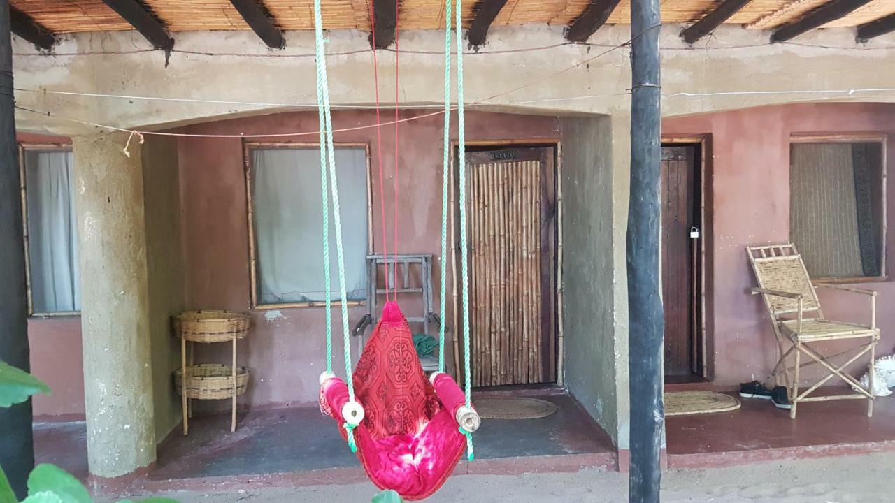 Mufasa Eco Lodge Monkey Bay Экстерьер фото